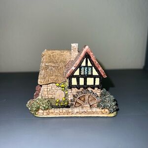 Lilliput Lane Miniature Cottage Figurine